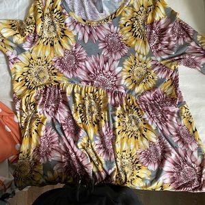 1/4 sleeve flower shirt.